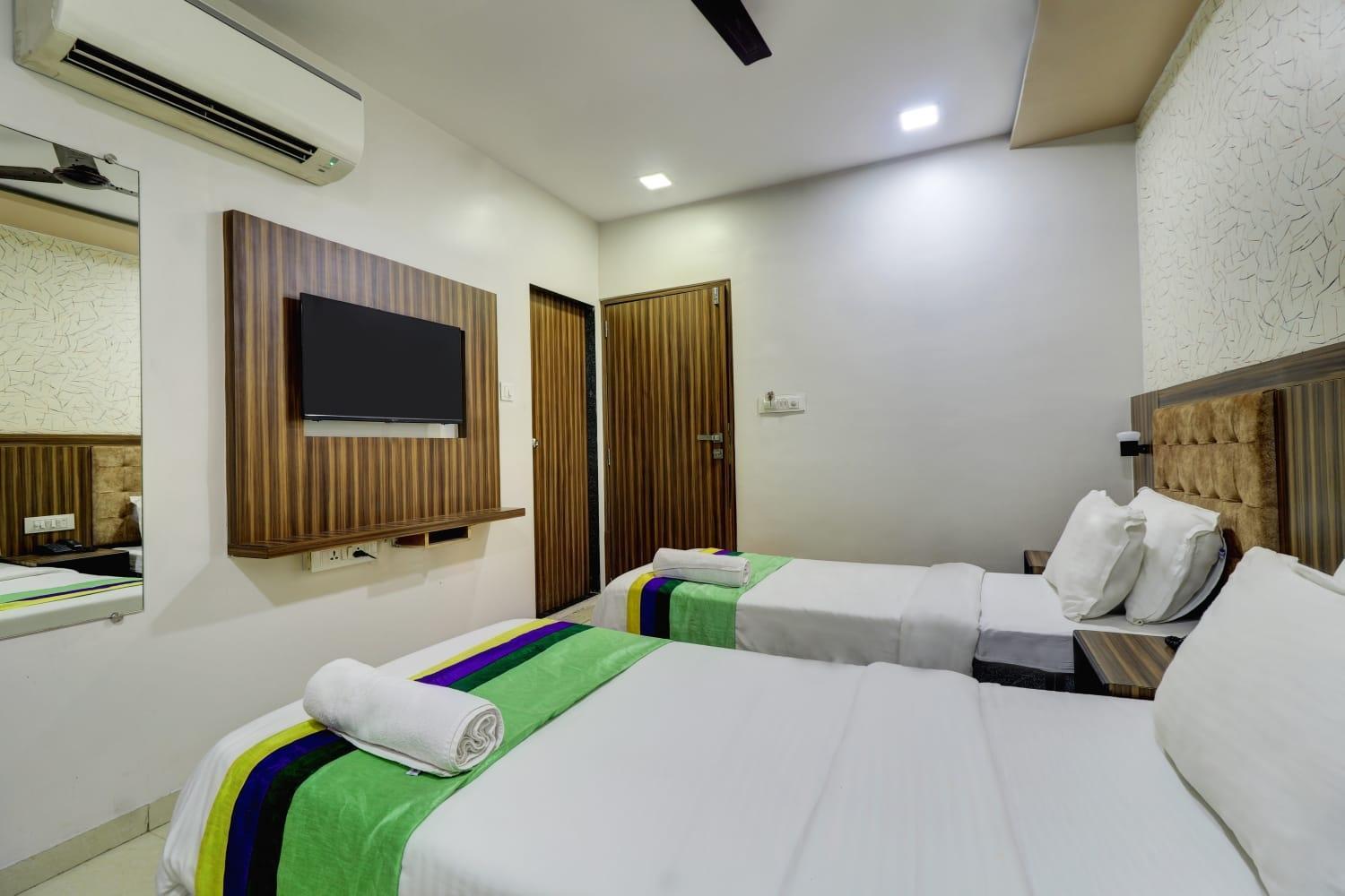 Hotel Blue Terminal Мумбаи Экстерьер фото