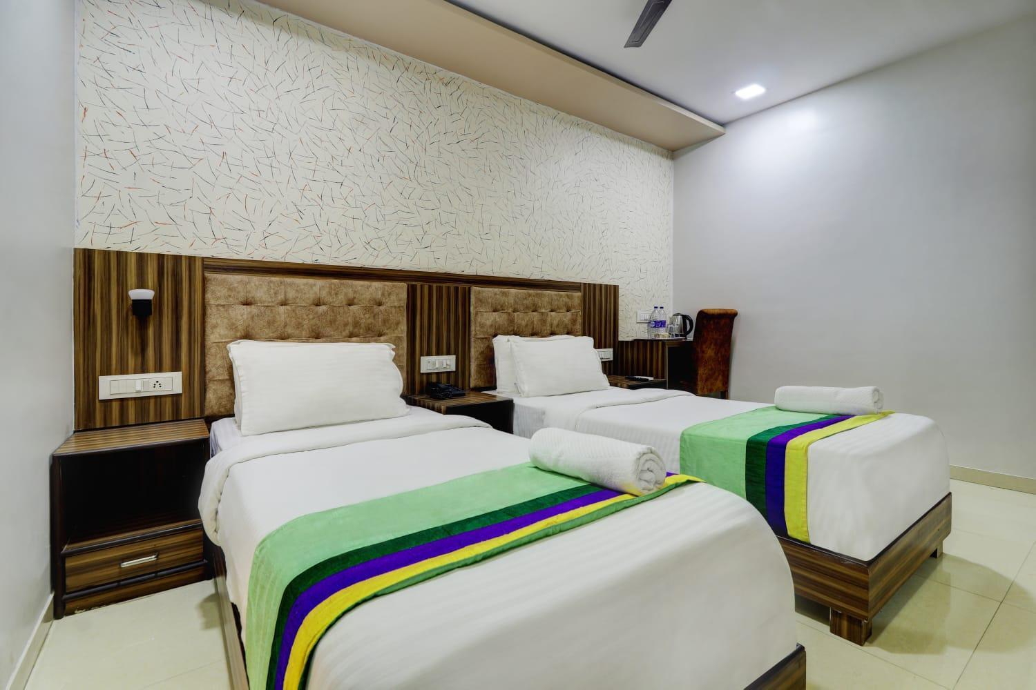Hotel Blue Terminal Мумбаи Экстерьер фото